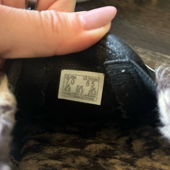 Vans - Platform Black Suede Slip-On Shoes with Fur Lining - Picture 5 of 5